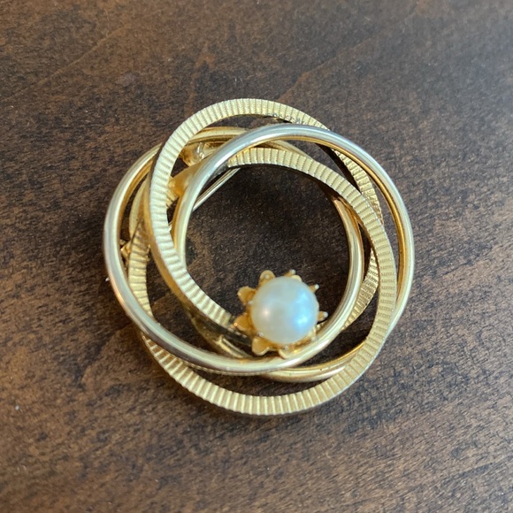 Vintage Jewelry - Vintage Brooch